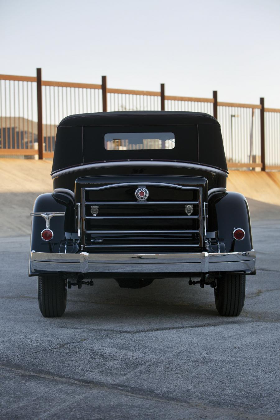  Packard Super 8 Convertible Victoria 1933 года  (фото 2 из 16)